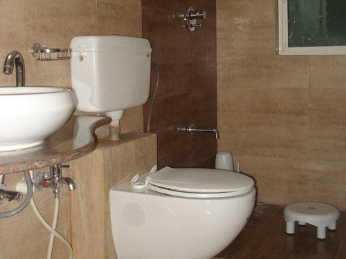 10 Blossoms Hospitality Services Ahmedabad Esterno foto