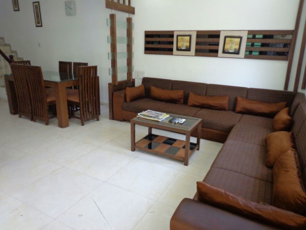 10 Blossoms Hospitality Services Ahmedabad Esterno foto