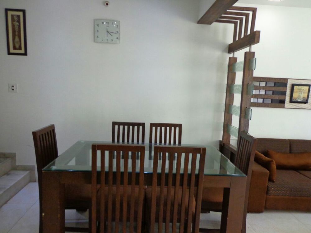 10 Blossoms Hospitality Services Ahmedabad Esterno foto